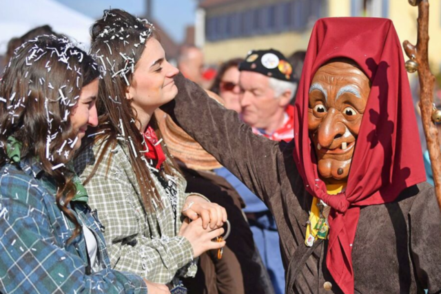 Frhliches Narrentreiben am Rosenmontag in Ottenheim