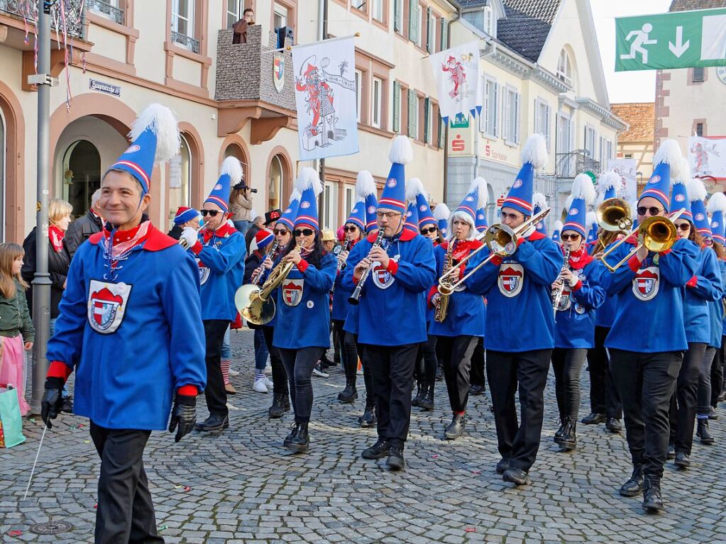 Groer Umzug in Endingen: Rdiger Mller fhrt die Stadtmusik an