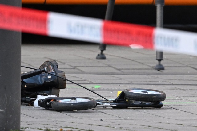 Bei der Todesfahrt in der Mannheimer I...den schwer verletzt, f&uuml;nf leicht.  | Foto: Boris Roessler/dpa