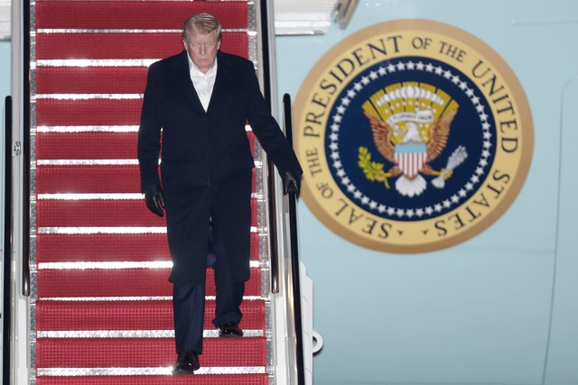 Trump droht mit neuen Z&ouml;llen. (Archivbild)  | Foto: Luis M. Alvarez/FR596 AP/AP/dpa