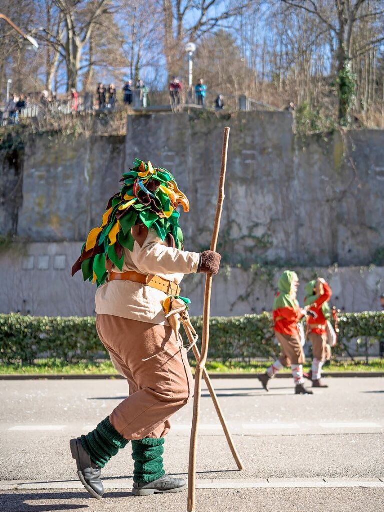 Perfekter Sonnenschein frs nrrische Treiben: Der Umzug am Fasnetmendig ist der Hhepunkt der Fasnet in Freiburg.