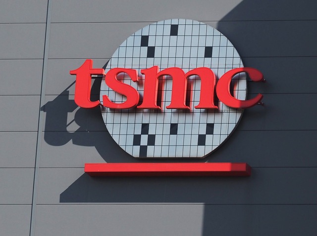 TSMC produziert den Gro&szlig;teil der...genutzten Hightech-Chips. (Archivbild)  | Foto: David Chang/EPA/dpa