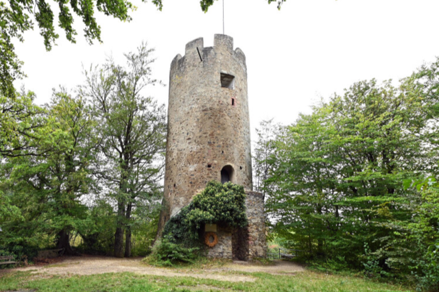 Der schiefe Turm der Zhringer Burg soll im Juli wieder ffnen