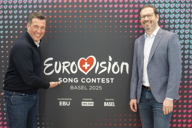 Die Executive Producers des ESC, Moritz Stadler (links) und Reto Peritz  | Foto: Urs Flueeler/DPA