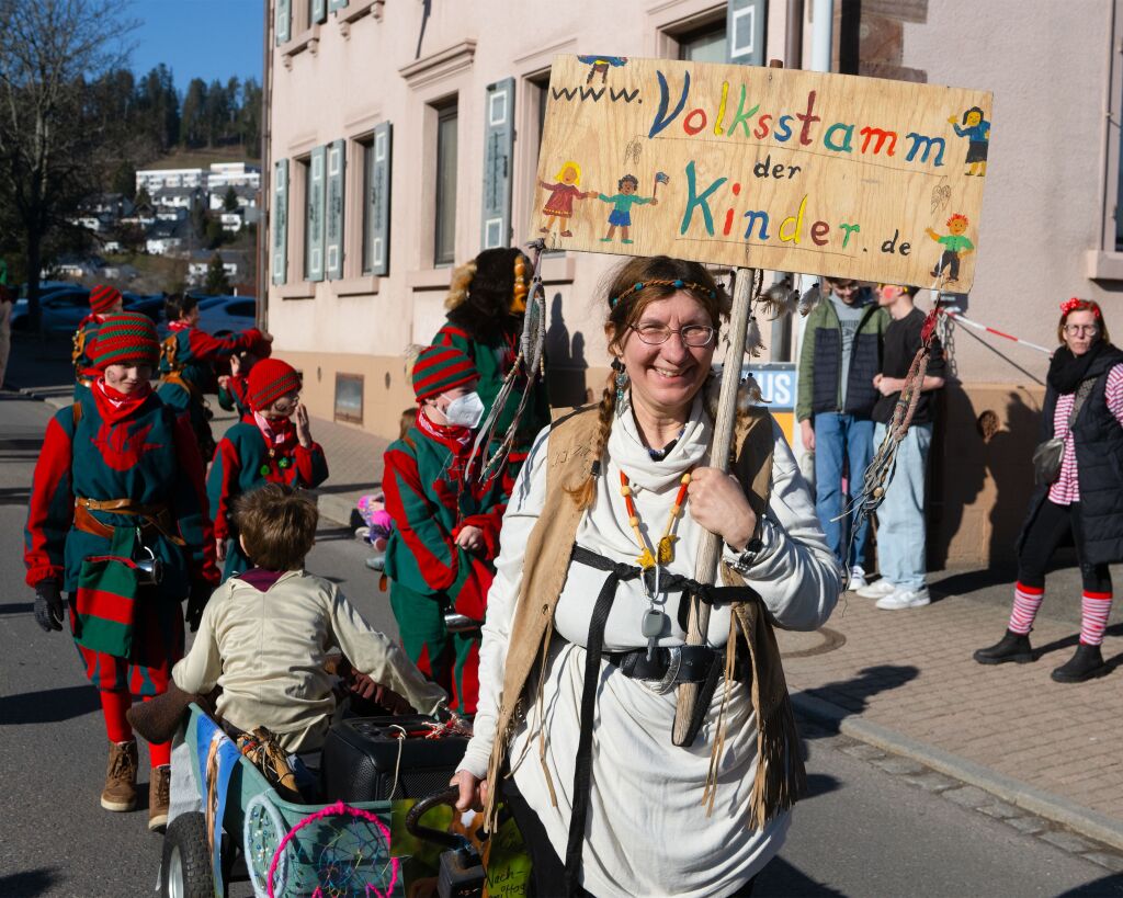 Die kleinen Gruppen beleben den Umzug