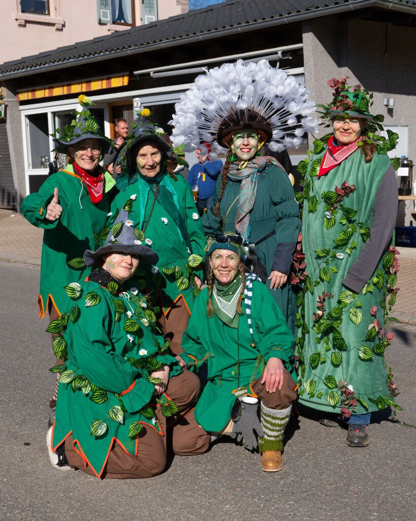 Familie Buchle / Herbst am Umzugsrand - auch die Besucher farbenfroh verkleidet