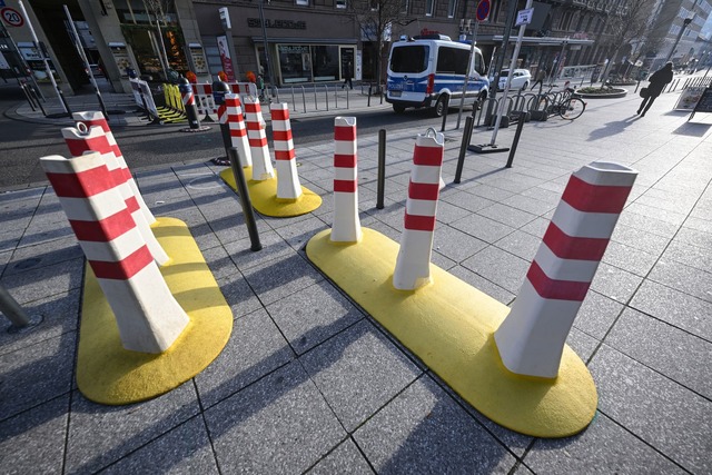 In Karlsruhe und Stuttgart gab es trotz des Mannheimer Geschehens Umz&uuml;ge.  | Foto: Marijan Murat/dpa