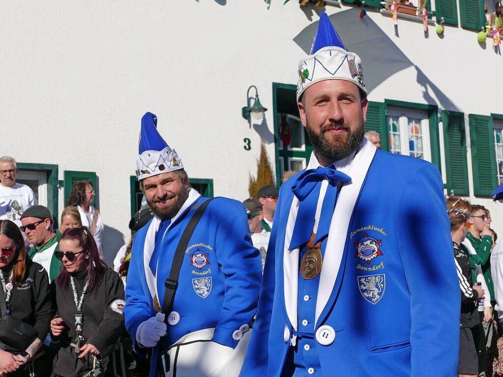 In Ewattingen gibt es einen wunderbar bunten Fasnetumzug, der viele Gruppen aus der Region lockt.