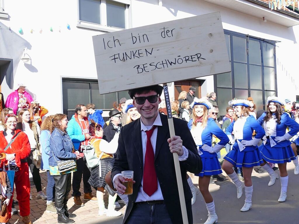 In Ewattingen gibt es einen wunderbar bunten Fasnetumzug, der viele Gruppen aus der Region lockt.