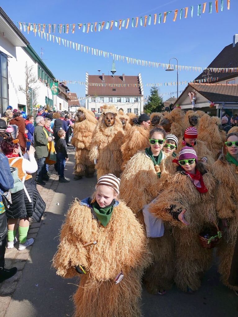 In Ewattingen gibt es einen wunderbar bunten Fasnetumzug, der viele Gruppen aus der Region lockt.