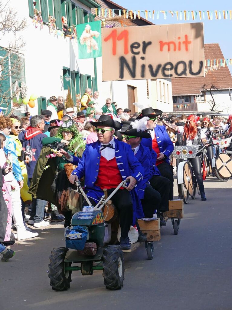 In Ewattingen gibt es einen wunderbar bunten Fasnetumzug, der viele Gruppen aus der Region lockt.