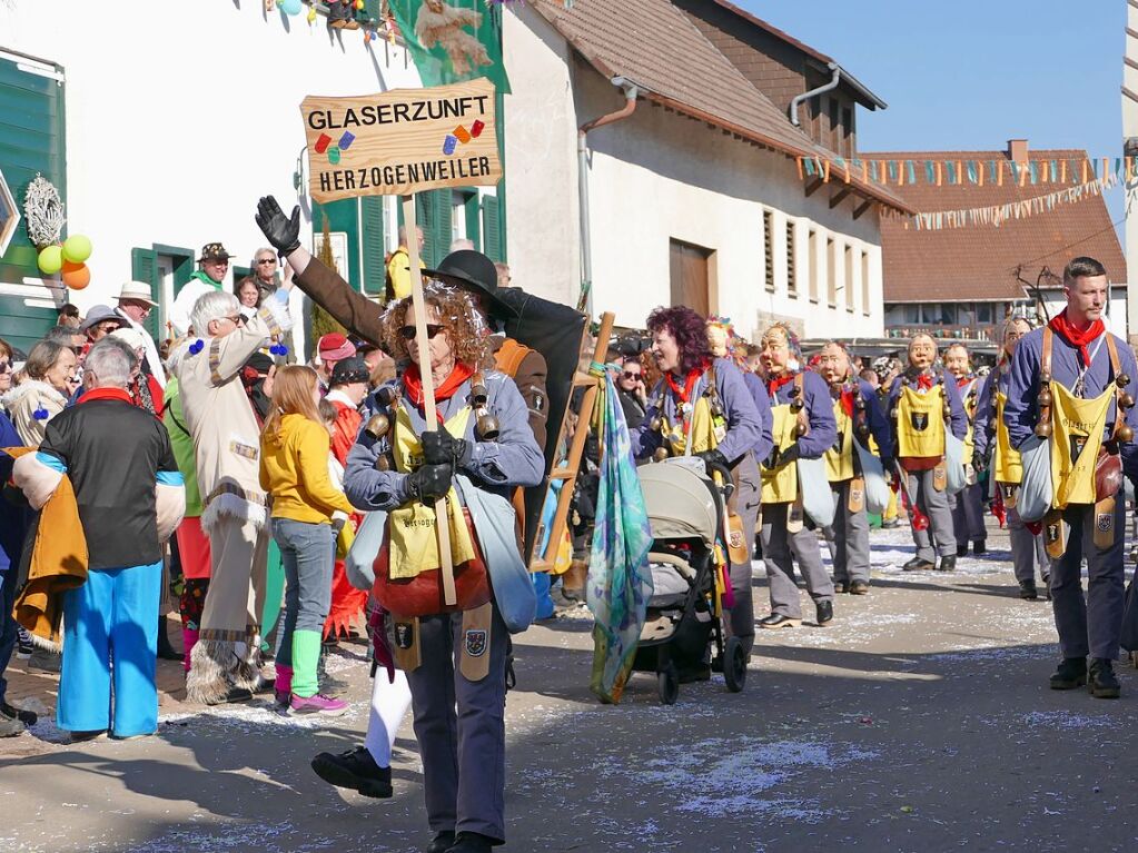 In Ewattingen gibt es einen wunderbar bunten Fasnetumzug, der viele Gruppen aus der Region lockt.