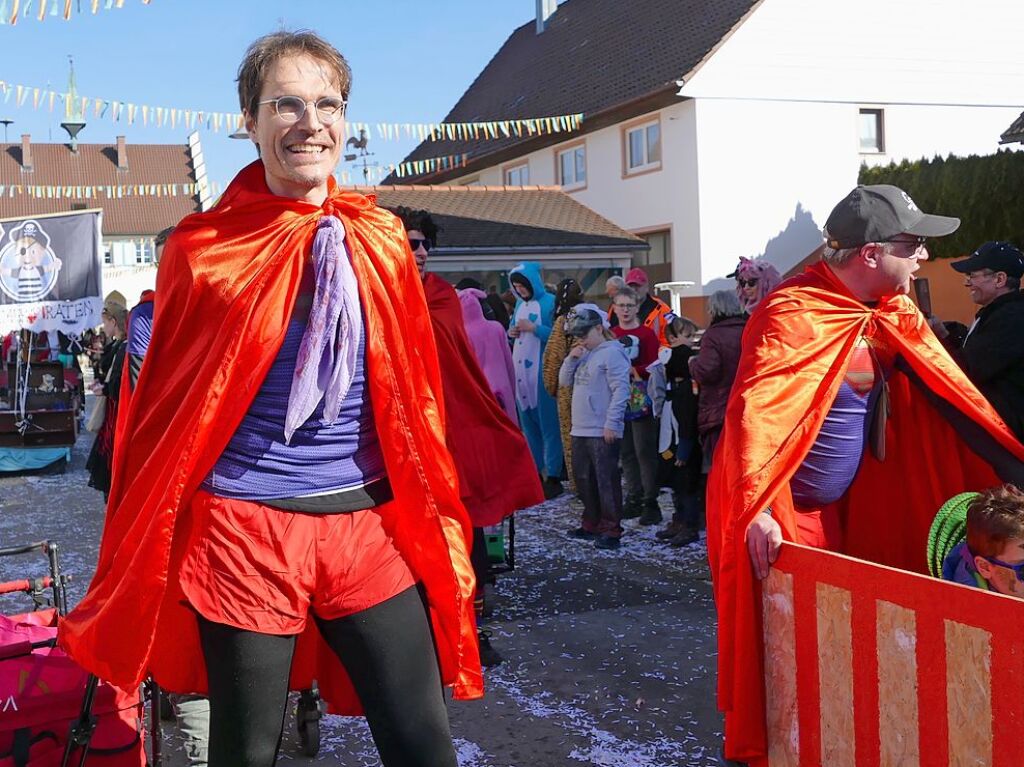 In Ewattingen gibt es einen wunderbar bunten Fasnetumzug, der viele Gruppen aus der Region lockt.