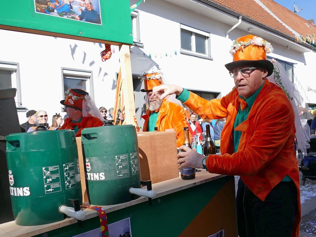 In Ewattingen gibt es einen wunderbar bunten Fasnetumzug, der viele Gruppen aus der Region lockt.