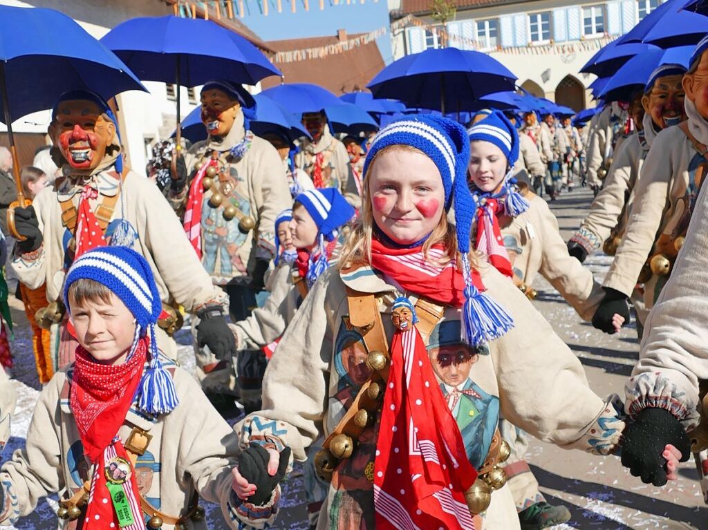 In Ewattingen gibt es einen wunderbar bunten Fasnetumzug, der viele Gruppen aus der Region lockt.