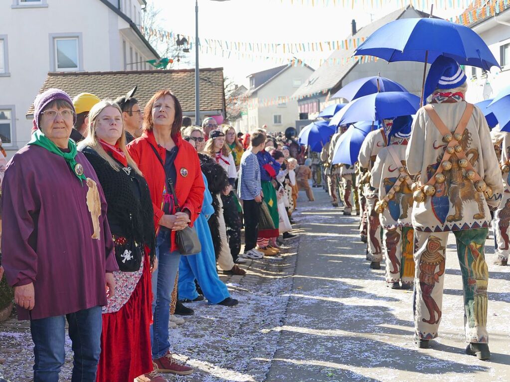 In Ewattingen gibt es einen wunderbar bunten Fasnetumzug, der viele Gruppen aus der Region lockt.