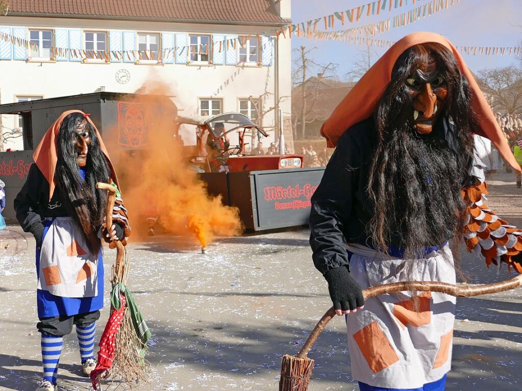 In Ewattingen gibt es einen wunderbar bunten Fasnetumzug, der viele Gruppen aus der Region lockt.