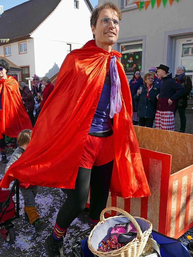 In Ewattingen gibt es einen wunderbar bunten Fasnetumzug, der viele Gruppen aus der Region lockt.