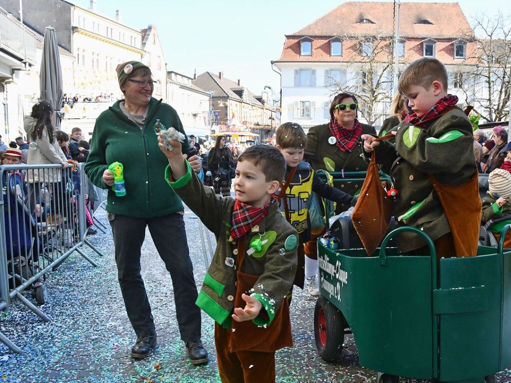 So feierten in Lrrach die Nrrinnen und Narren den Fasnachtszyschdig.