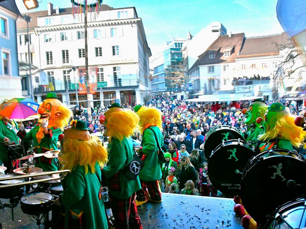 So feierten in Lrrach die Nrrinnen und Narren den Fasnachtszyschdig.