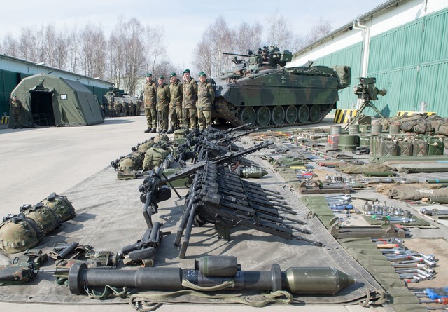 Die Bundeswehr braucht viel Geld.  | Foto: picture alliance / dpa