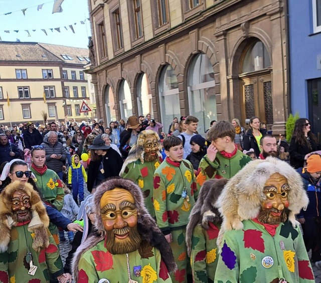 Viele Teilnehmer waren bei schnem Wetter beim Kinderumzug  dabei.  | Foto: Susanne Eschbach