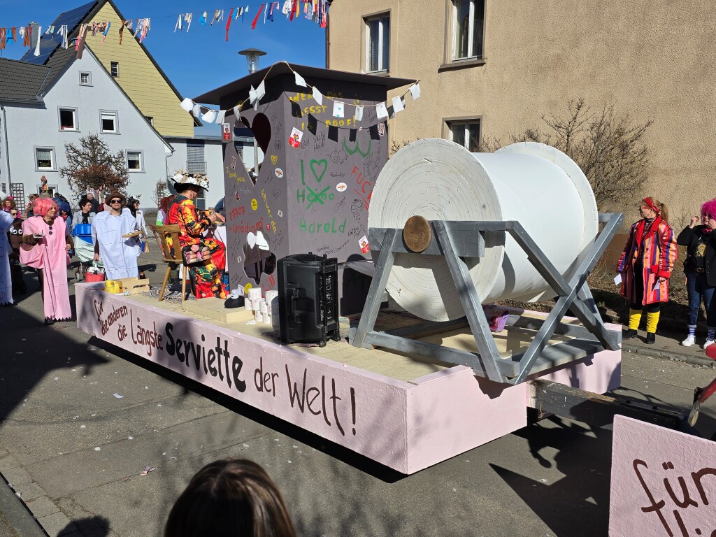 Bei dem Umzug in Lffingen waren aufwendige Wagen und tolle Gruppen unterwegs.