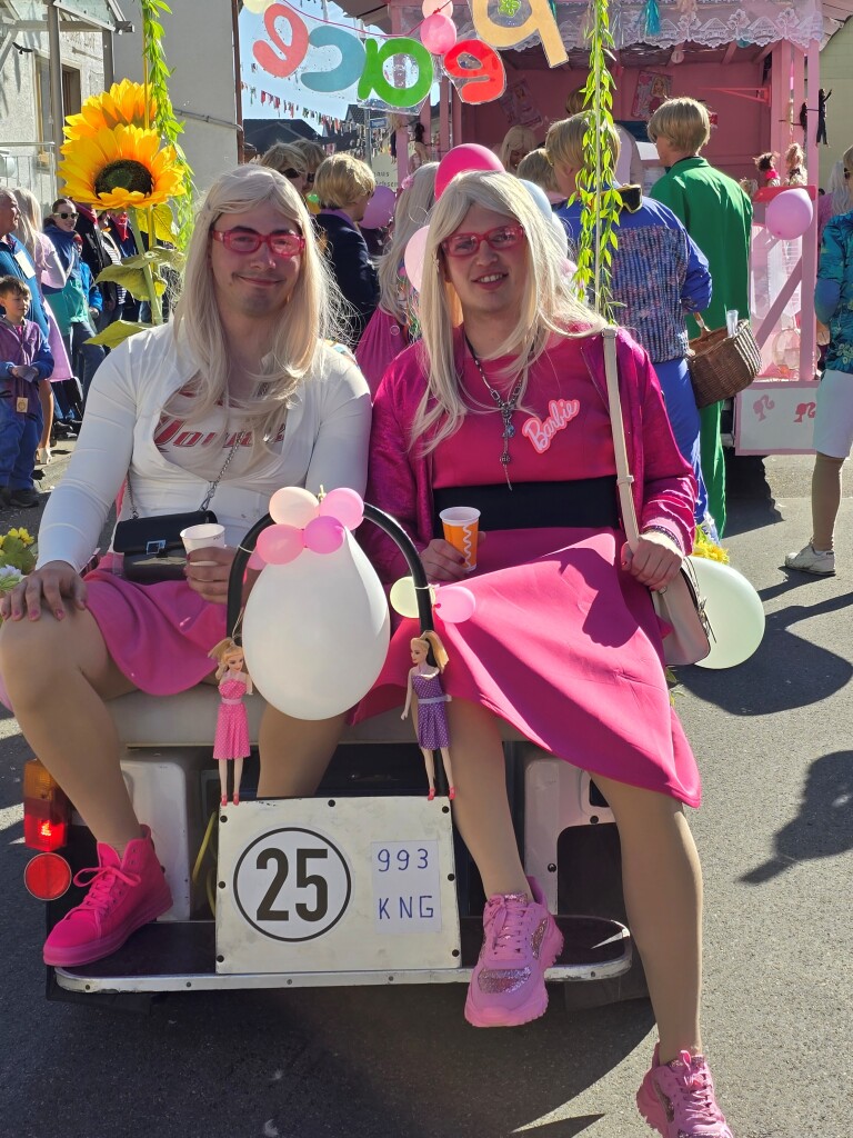 Bei dem Umzug in Lffingen waren aufwendige Wagen und tolle Gruppen unterwegs.