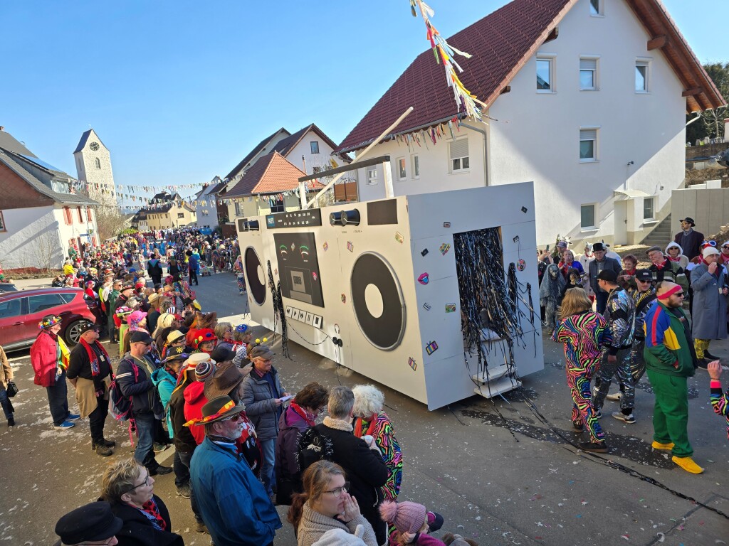 Bei dem Umzug in Lffingen waren aufwendige Wagen und tolle Gruppen unterwegs.