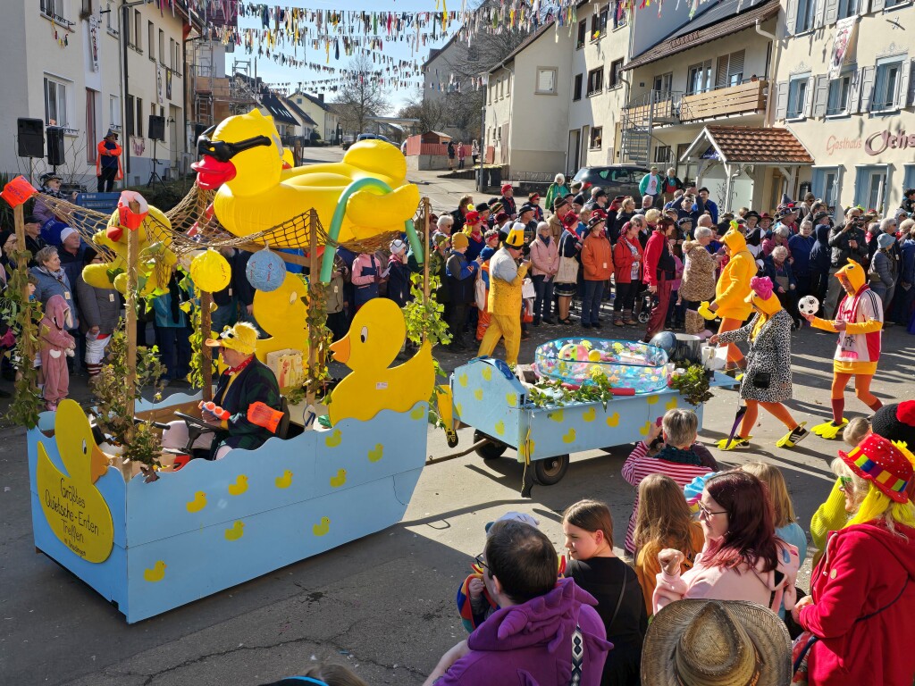 Bei dem Umzug in Lffingen waren aufwendige Wagen und tolle Gruppen unterwegs.