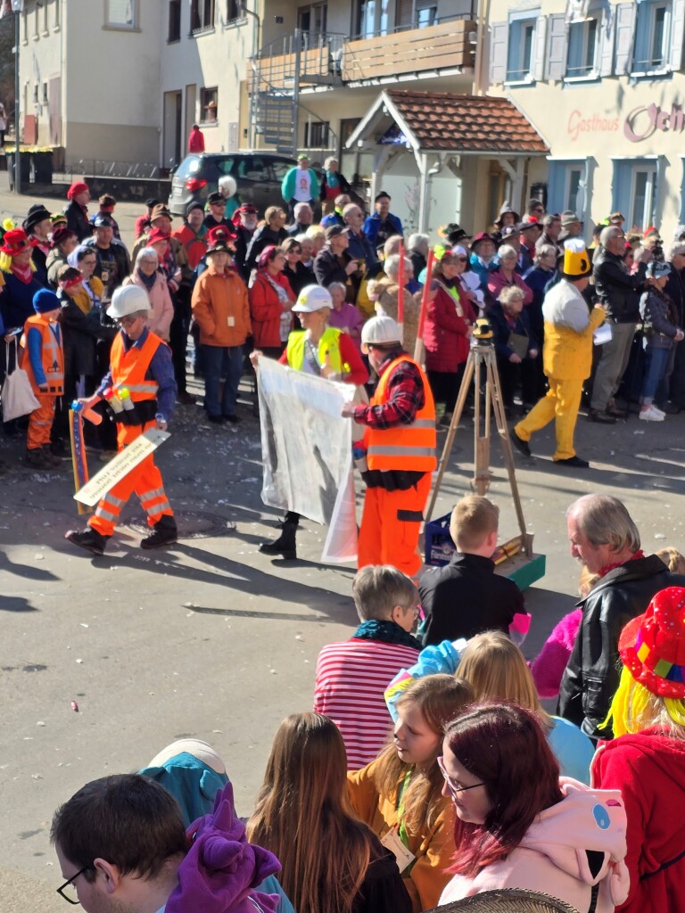 Bei dem Umzug in Lffingen waren aufwendige Wagen und tolle Gruppen unterwegs.