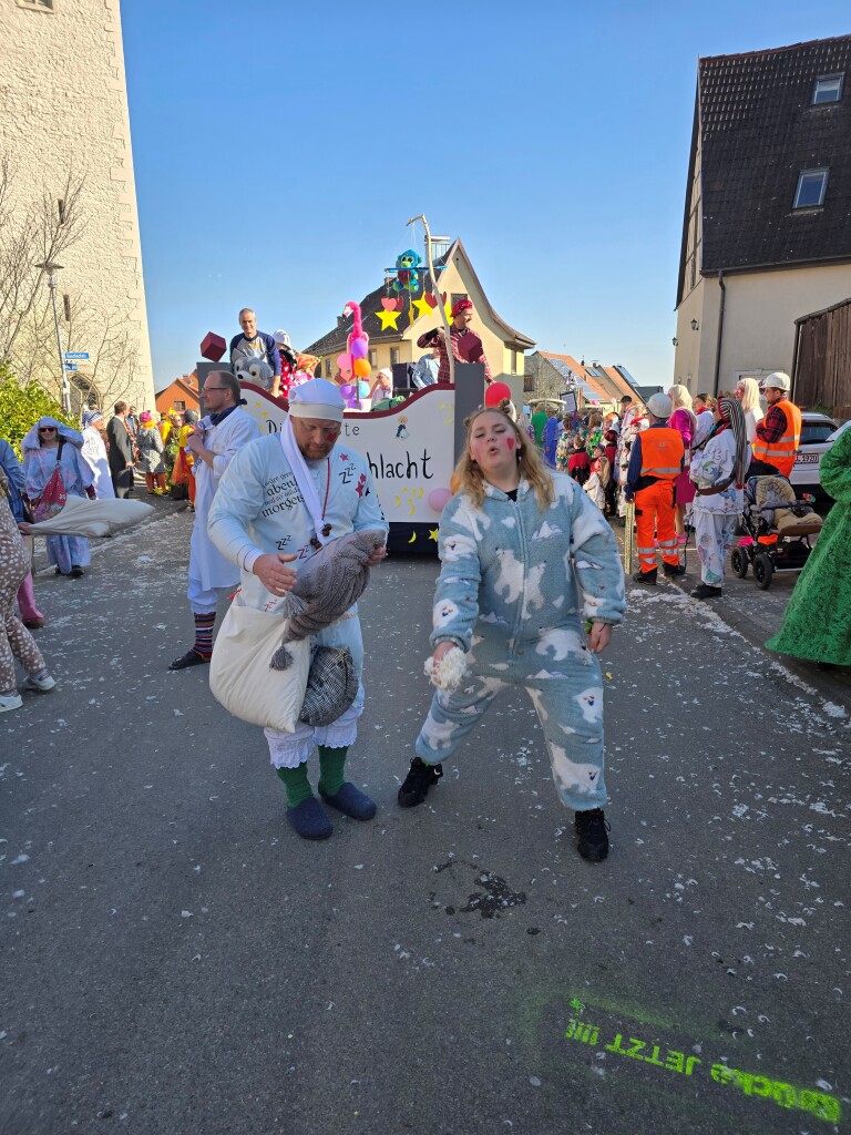 Bei dem Umzug in Lffingen waren aufwendige Wagen und tolle Gruppen unterwegs.