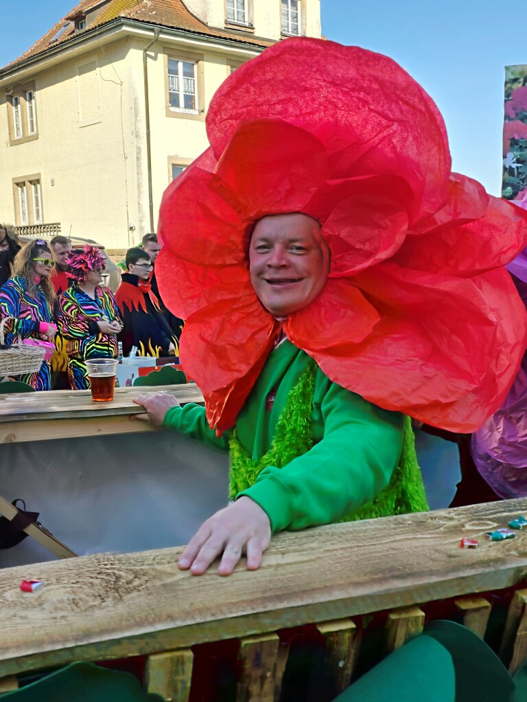 Bei dem Umzug in Lffingen waren aufwendige Wagen und tolle Gruppen unterwegs.