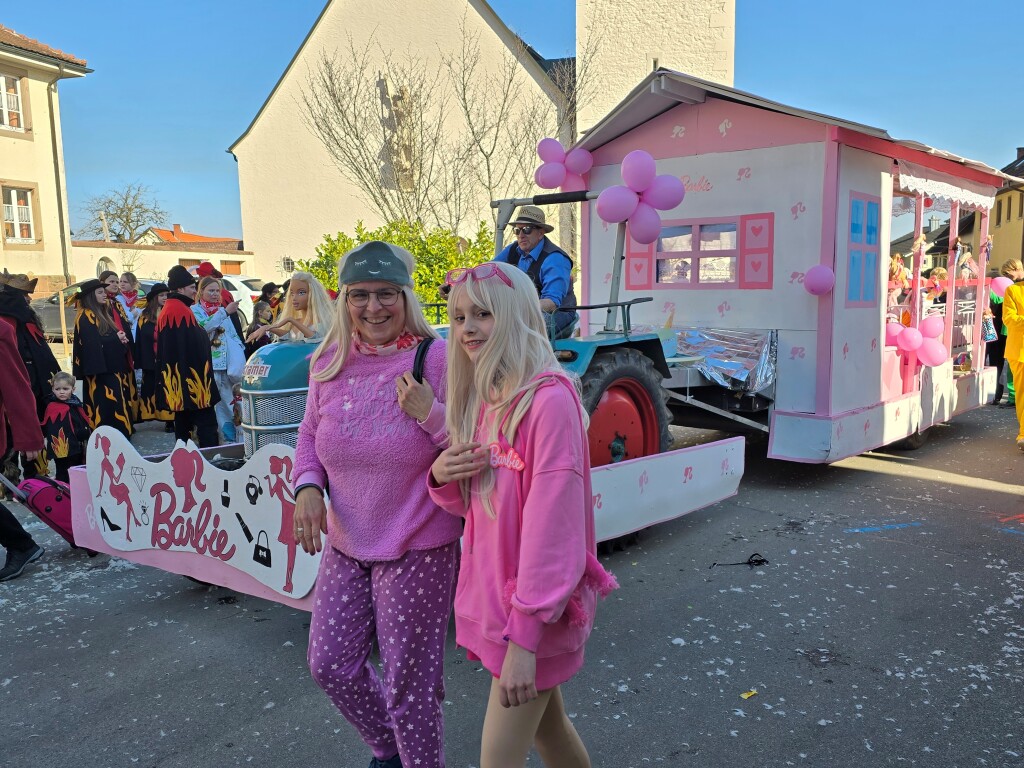 Bei dem Umzug in Lffingen waren aufwendige Wagen und tolle Gruppen unterwegs.