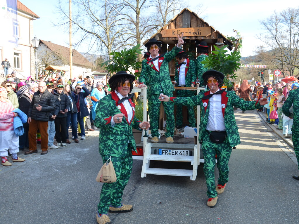 Die Trachtenkapelle Glottertal sowie die Narrenznfte Triibl, Plattewiebli und Eichberghexen marschieren am Sonntag vorneweg. Es folgten diverse Gruppierungen aus dem Glottertal sowie sechs Gastznfte.
