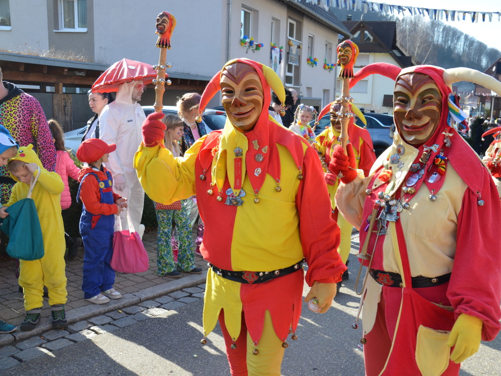 Die Trachtenkapelle Glottertal sowie die Narrenznfte Triibl, Plattewiebli und Eichberghexen marschieren am Sonntag vorneweg. Es folgten diverse Gruppierungen aus dem Glottertal sowie sechs Gastznfte.