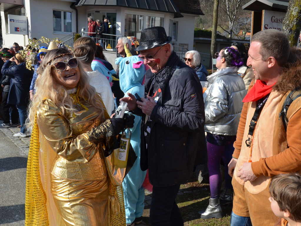 Die Trachtenkapelle Glottertal sowie die Narrenznfte Triibl, Plattewiebli und Eichberghexen marschieren am Sonntag vorneweg. Es folgten diverse Gruppierungen aus dem Glottertal sowie sechs Gastznfte.