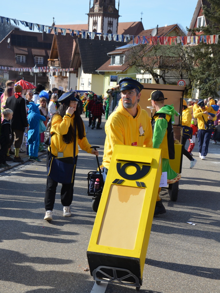 Die Trachtenkapelle Glottertal sowie die Narrenznfte Triibl, Plattewiebli und Eichberghexen marschieren am Sonntag vorneweg. Es folgten diverse Gruppierungen aus dem Glottertal sowie sechs Gastznfte.