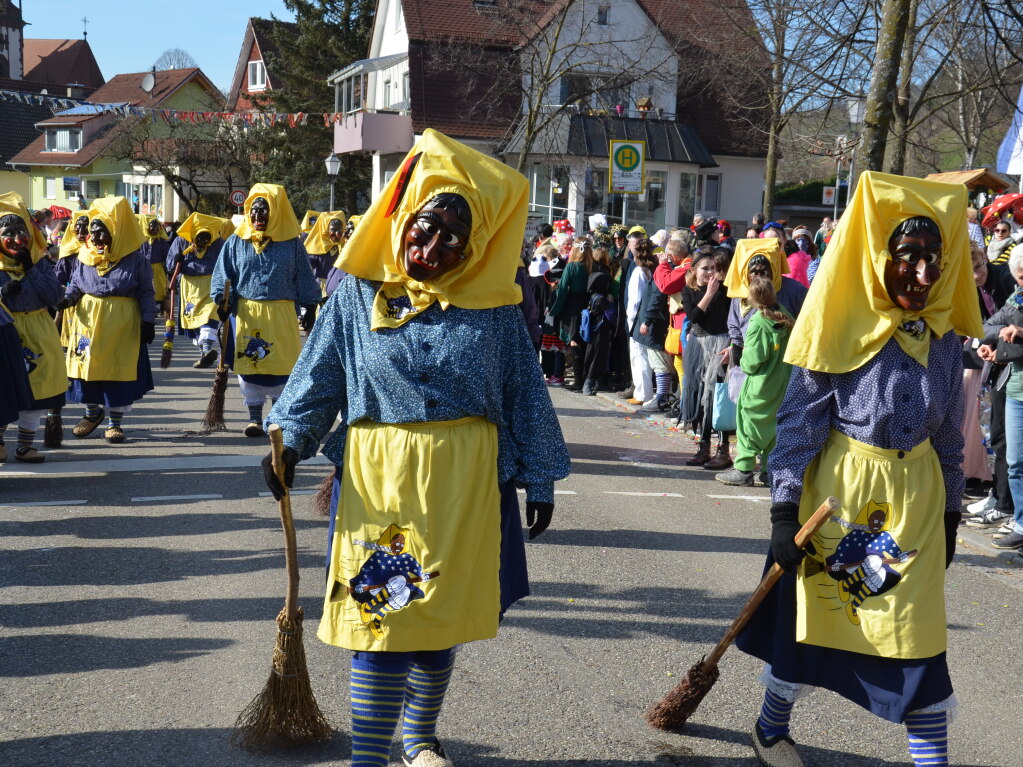 Die Trachtenkapelle Glottertal sowie die Narrenznfte Triibl, Plattewiebli und Eichberghexen marschieren am Sonntag vorneweg. Es folgten diverse Gruppierungen aus dem Glottertal sowie sechs Gastznfte.