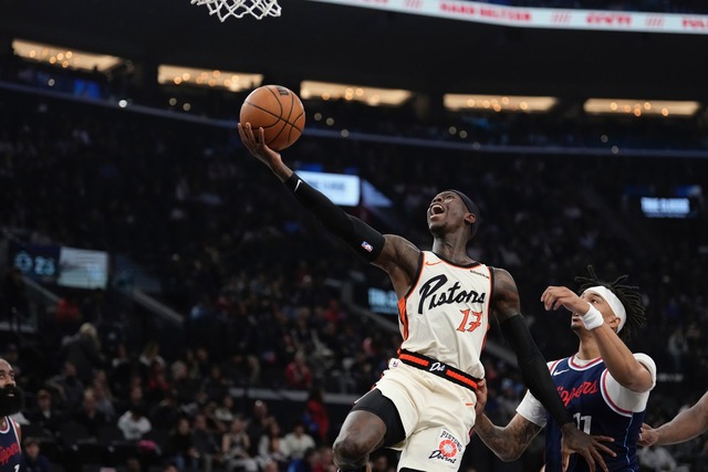 Dennis Schr&ouml;der spielte gut, konn...rlage der Pistons aber nicht abwenden.  | Foto: Mark J. Terrill/AP/dpa