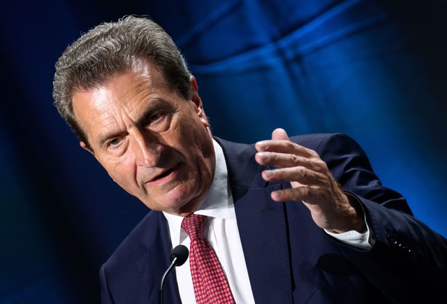 Oettinger gilt als einer der V&auml;ter der Schuldenbremse.  | Foto: Bernd von Jutrczenka/dpa