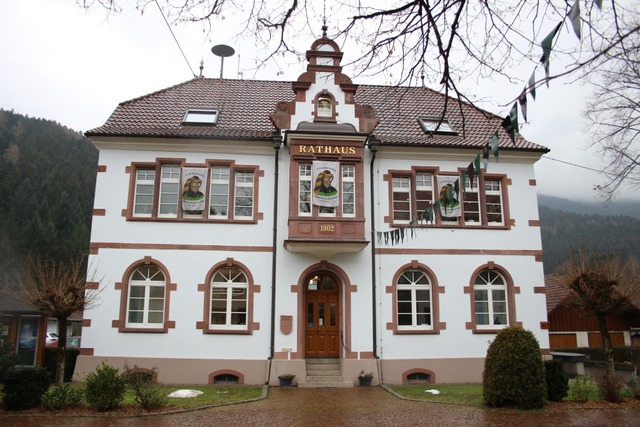 Wer zieht bei der Brgermeisterwahl 2025 ins Simonswlder Rathaus ein?  | Foto: Karin Hei