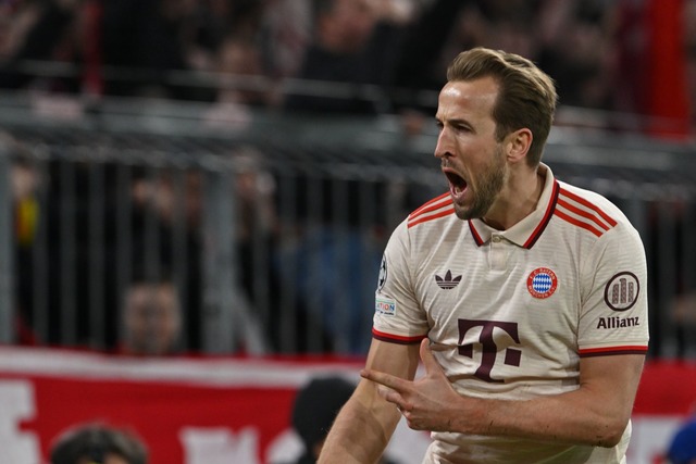 Der Anf&uuml;hrer und Mann des gro&szlig;en Bayern-Abends: Harry Kane.  | Foto: Peter Kneffel/dpa