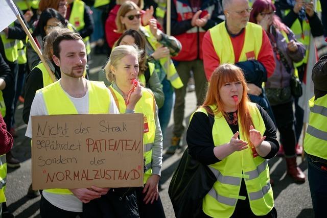 Zehntausende legen Arbeit in Kliniken und Heimen nieder