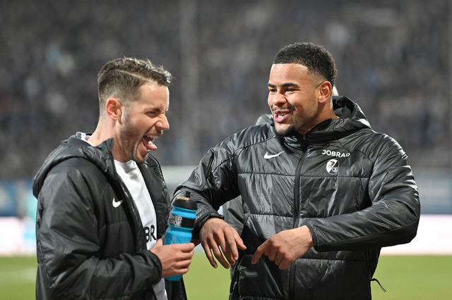 Der SC mit Christian G&uuml;nter (l.) ...f&auml;ngt am Samstagabend RB Leipzig.  | Foto: Anke Waelischmiller/dpa