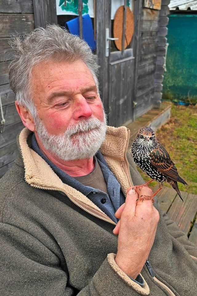 Franz Ruchlak und der Star: Der Bachhe...am liebsten auf seinem Kopf begleitet.  | Foto: Christa Maier