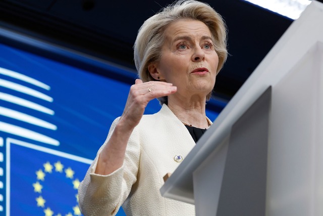 "Heute wird Geschichte geschrieben", s...issionspr&auml;sidentin von der Leyen.  | Foto: Omar Havana/AP/dpa