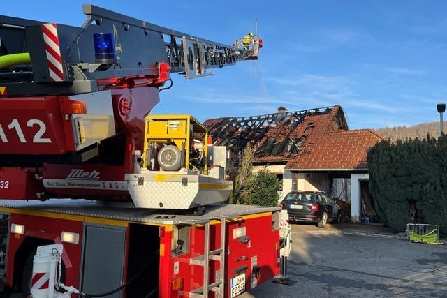 Vollbrand in Zell-Gresgen: Fr den Bewohner des Hauses kommt jede Hilfe zu spt