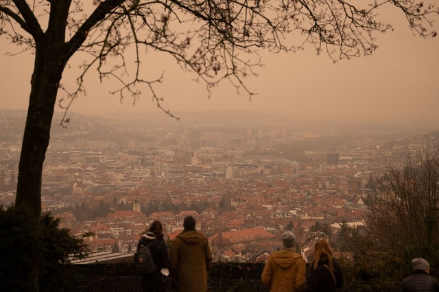 Am Sonntag k&ouml;nnte es ein wenig tr&uuml;ber am Himmel werden. (Archivbild)  | Foto: Marijan Murat/dpa