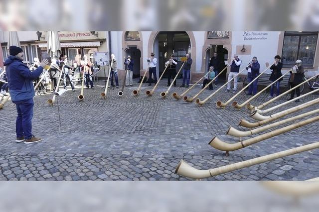 Alphornklnge auf dem Staufener Marktplatz